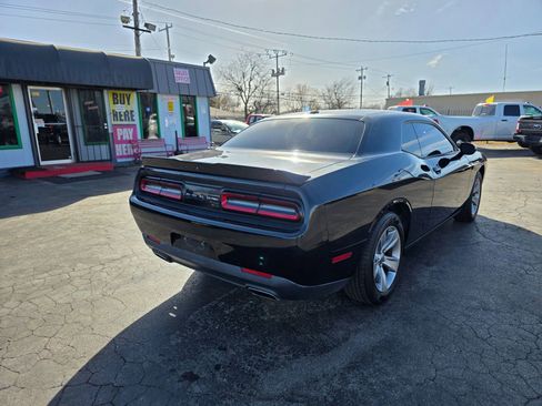 Used 2019 Dodge Challenger SXT image 5