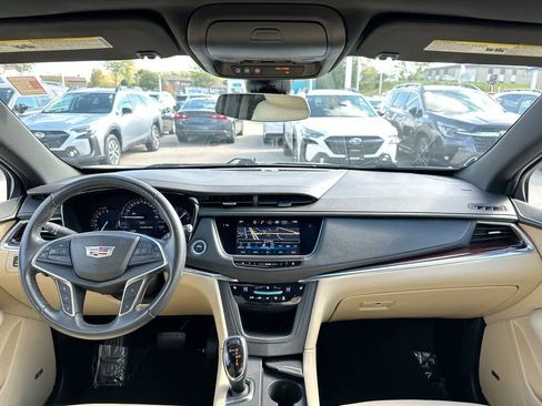 Used 2017 Cadillac XT5 Luxury w/ Driver Awareness Package image 20