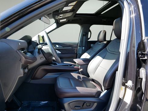 Used 2025 Ford Explorer Platinum w/ LUX Leather Package AWD/4WD image 10