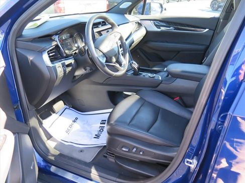 Used 2025 Cadillac XT6 Premium Luxury image 9