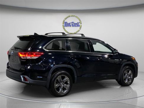 Used 2017 Toyota Highlander Limited Platinum image 6