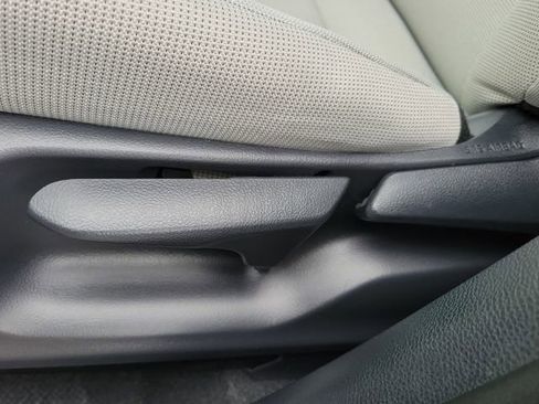 Used 2024 Toyota Corolla Cross L image 21