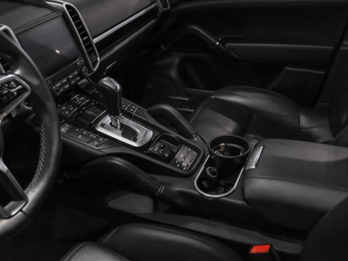 Used 2018 Porsche Cayenne AWD/4WD image 20
