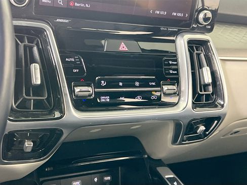 Used 2022 Kia Sorento SX Prestige w/ Panoramic Sunroof Package image 16
