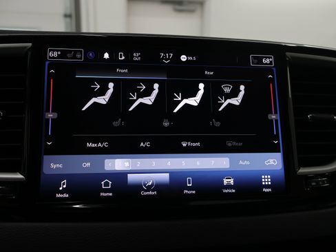 Used 2024 Chrysler Pacifica Touring-L image 50