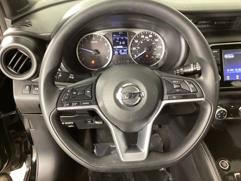 Used 2018 Nissan Kicks SV FWD image 20