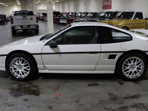 Used 1988 Pontiac Fiero GT image 26