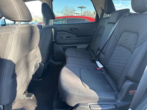 Used 2024 Nissan Pathfinder SV image 8