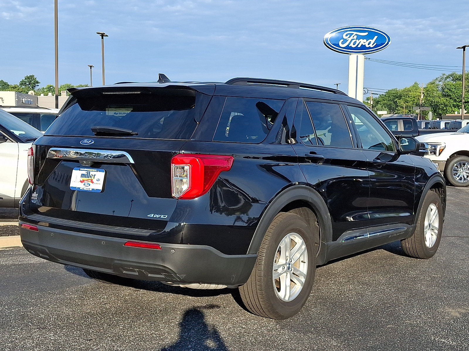 Used 2024 Ford Explorer XLT AWD/4WD image 6
