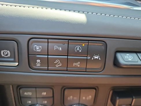 Used 2023 GMC Yukon Denali Ultimate AWD/4WD image 37