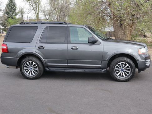 Used 2017 Ford Expedition XLT w/ Equipment Group 202A image 3