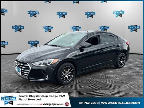Used 2018 Hyundai Elantra SE image 1