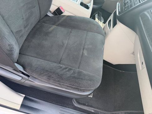 Used 2011 Chrysler Town & Country Touring FWD image 25