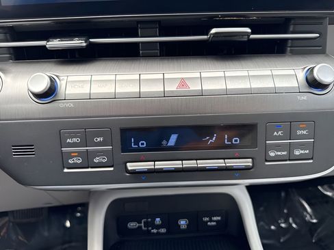 Used 2024 Hyundai Kona SEL FWD image 18