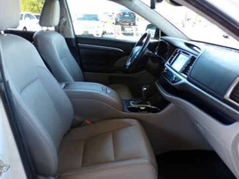 Used 2018 Toyota Highlander Limited FWD image 30