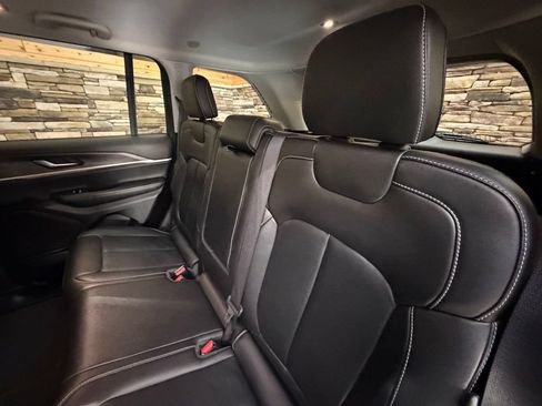 Used 2023 Jeep Grand Cherokee Limited AWD/4WD image 29