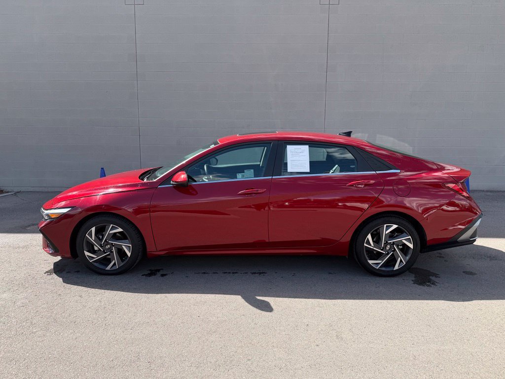 Used 2025 Hyundai Elantra SEL FWD image 2