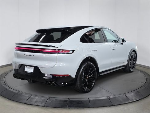 Used 2025 Porsche Cayenne GTS image 7