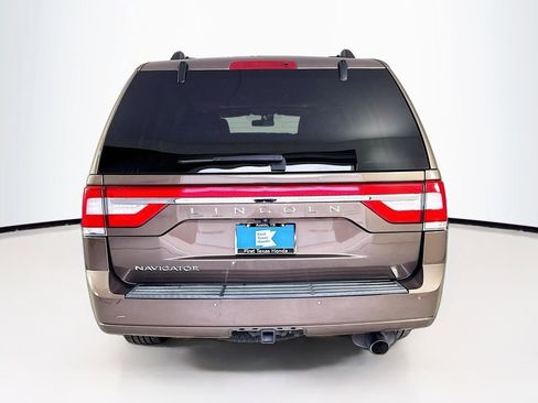 Used 2017 Lincoln Navigator Select RWD image 6