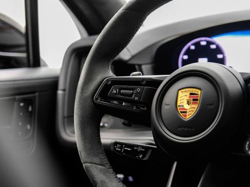 Used 2025 Porsche Cayenne GTS AWD/4WD image 21