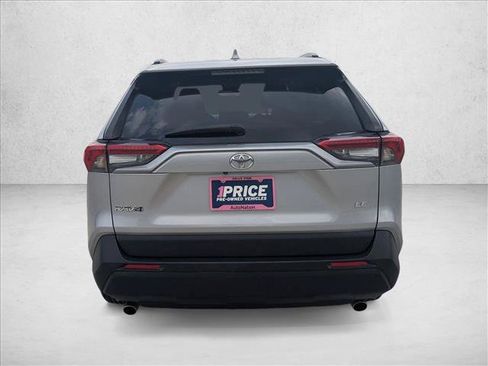 Used 2021 Toyota RAV4 LE FWD image 6