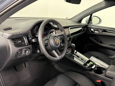 Certified 2026 Porsche Macan AWD/4WD image 4