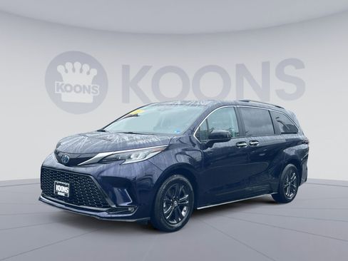 Used 2024 Toyota Sienna XSE w/ XSE Plus Package AWD/4WD image 1