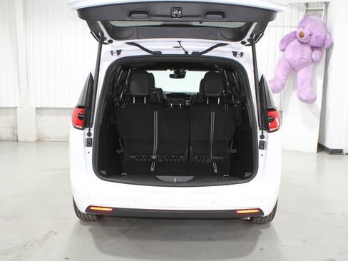 New 2027 Chrysler Pacifica Limited AWD/4WD image 32
