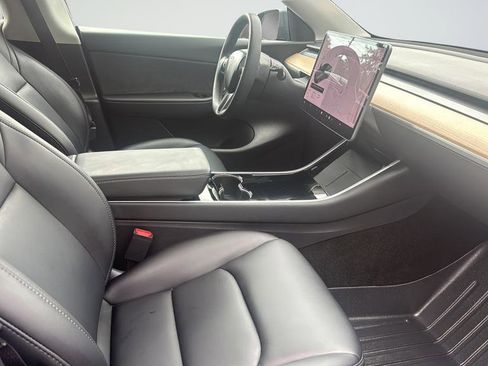 Used 2021 Tesla Model Y Long Range AWD/4WD image 19