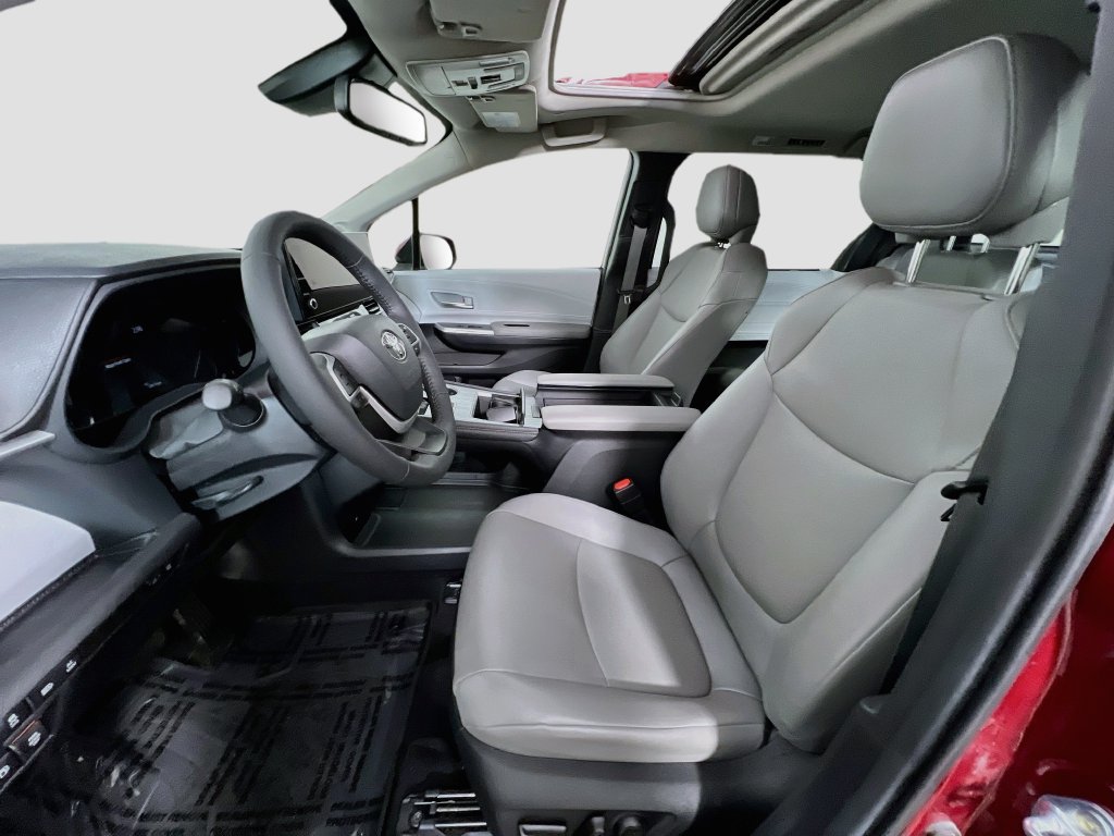 Used 2025 Toyota Sienna XLE w/ XLE Plus Package AWD/4WD image 20