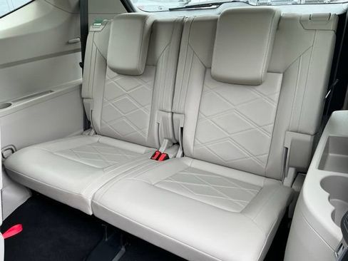 Certified 2024 Volkswagen Atlas SE w/ Black Wheel Package FWD image 16