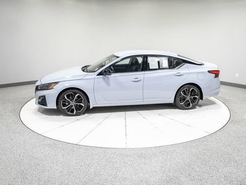 Used 2023 Nissan Altima 2.5 SR FWD image 31