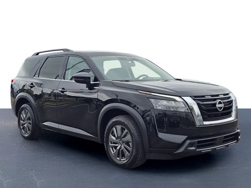 Used 2024 Nissan Pathfinder SV FWD image 5