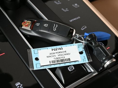 Certified 2026 Porsche Macan image 15