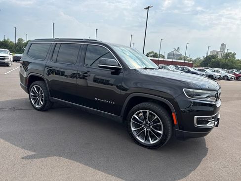 Used 2022 Jeep Wagoneer Series III w/ Premium Group I AWD/4WD image 7