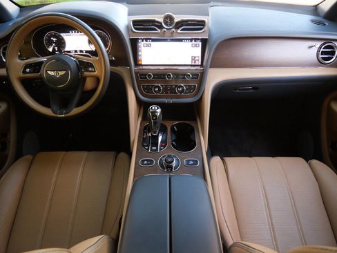 Used 2023 Bentley Bentayga Extended Wheelbase image 4