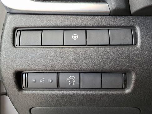 Used 2023 Nissan Rogue SV FWD image 13