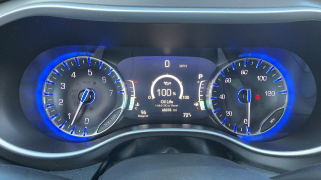 Used 2024 Chrysler Pacifica Touring-L FWD image 13