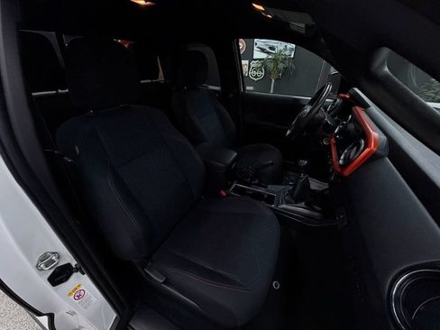 Used 2018 Toyota Tacoma TRD Sport AWD/4WD image 17