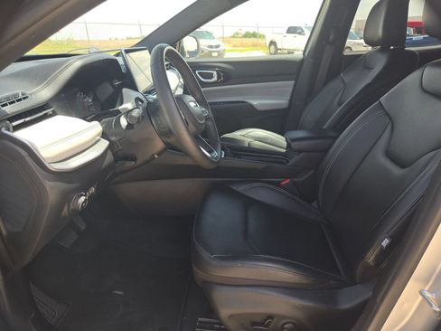 Used 2025 Jeep Compass Limited AWD/4WD image 9