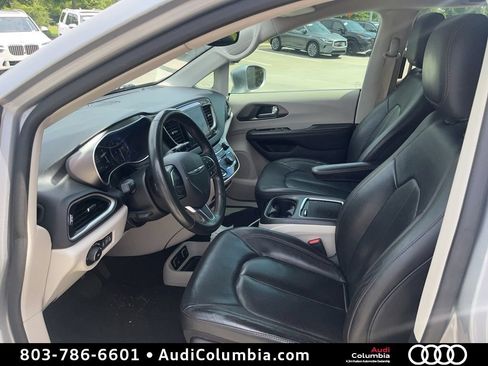 Used 2020 Chrysler Pacifica Touring-L Plus w/ Advanced Safetytec Group FWD image 5