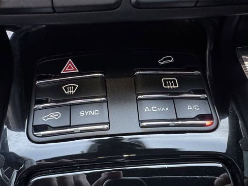 Used 2017 Porsche Cayenne Platinum Edition w/ Premium Package (PJV) image 18