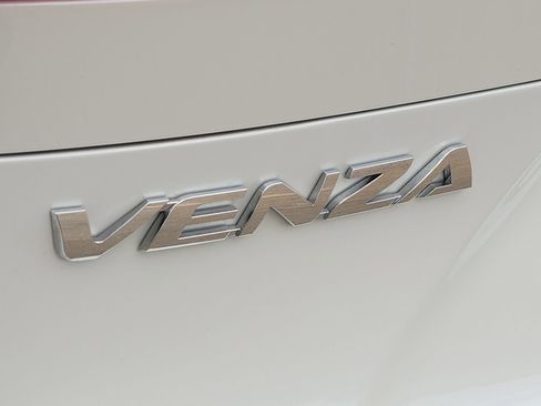 Used 2023 Toyota Venza Limited AWD/4WD image 12