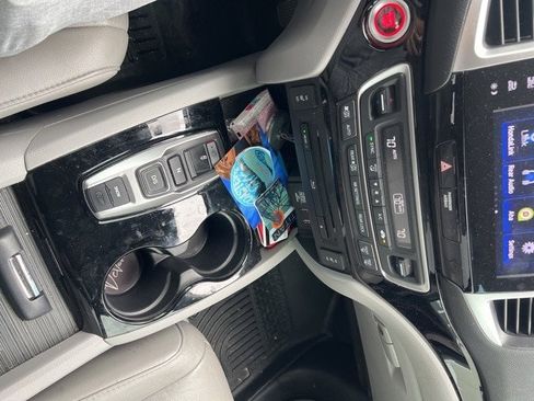 Used 2016 Honda Pilot Touring image 17