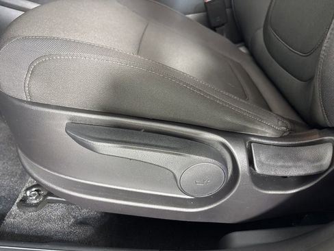 Used 2022 Hyundai Tucson SE image 16