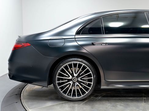 Used 2022 Mercedes-Benz S 580 4MATIC Sedan w/ AMG Line Package image 19