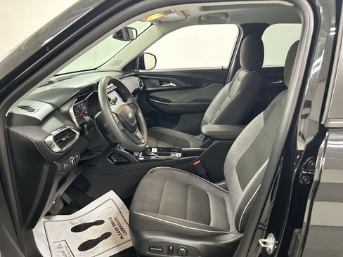 Used 2021 Chevrolet TrailBlazer LT w/ Sun and Liftgate Package AWD/4WD image 9