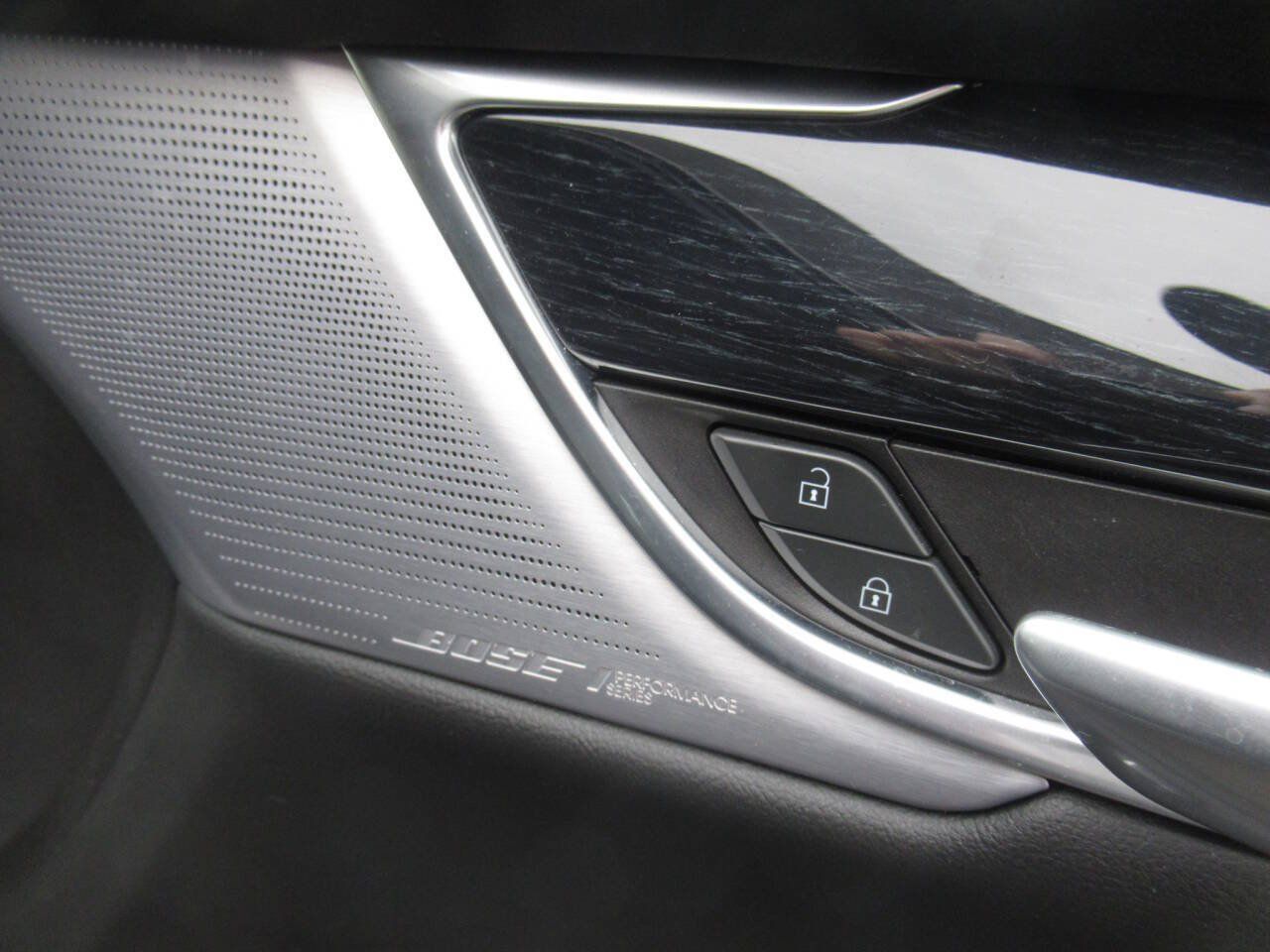 Used 2024 Cadillac XT5 Premium Luxury w/ LPO, Floor Liner Package AWD/4WD image 9