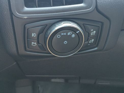 Used 2014 Ford Focus SE w/ SE Sport Package FWD image 19