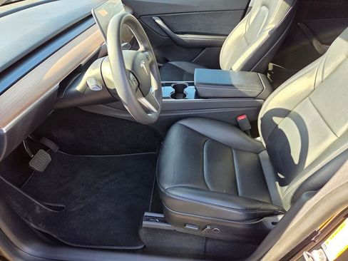 Used 2021 Tesla Model Y Long Range AWD/4WD image 15